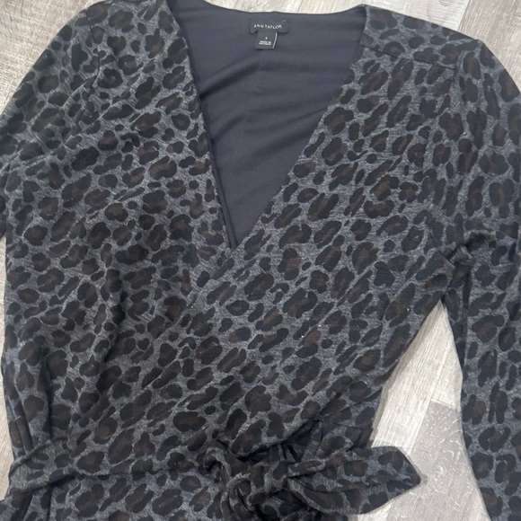 Ann taylor gray leopard print tie waist long sleeve wrap dress ❤️ - Picture 5 of 8